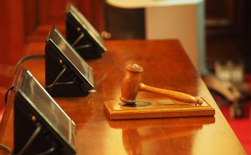 Consultanța juridică: De ce este importantă colaborarea cu un specialist în drept